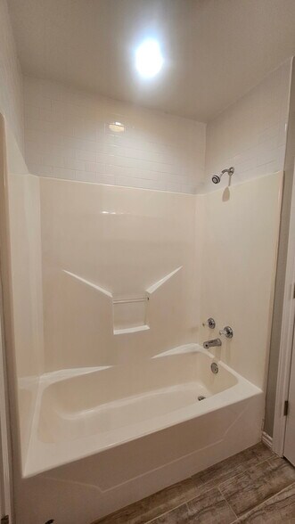Bathrooom Tub Shower combo - 203 Bluebonnet St
