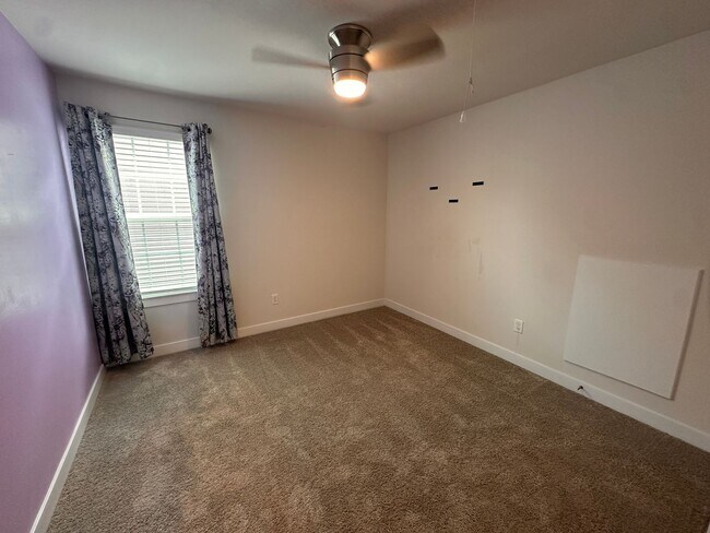 Building Photo - 1668 Burtonwood Dr