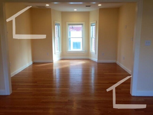 Building Photo - nice 4 bed in Newton
