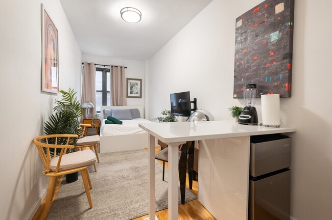 Building Photo - 42 Lexington Ave