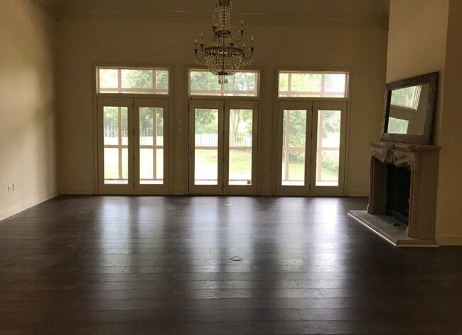 Building Photo - Experience Luxurious Living: Spacious 3-Bedroom Home with Golf Course views on Pebble Beach Drive!
