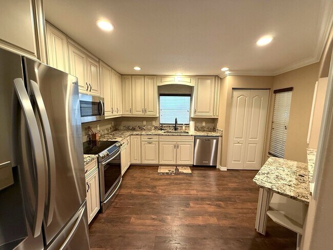 Building Photo - NEWLY LISTED!! Beautifully Updated 3-Bed/2-Bath Home in Sarasota!