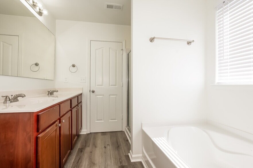 Building Photo - 3589 Catawba Creek Dr