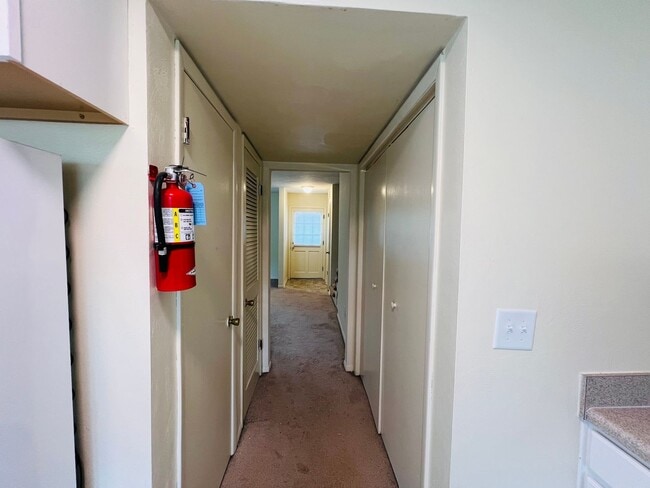 Building Photo - 2 Bedroom, 1.5 Bath Townhouse