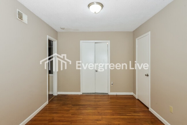 Building Photo - 5070 Quince Rd