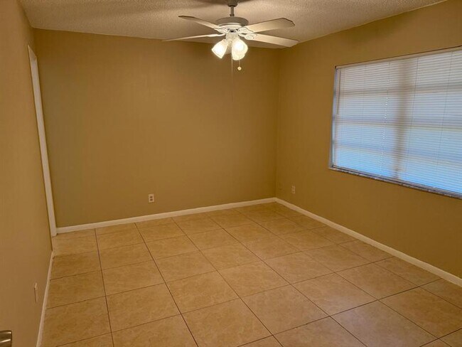 Building Photo - 9134 NW 32nd Manor