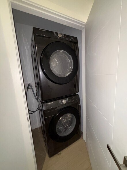 Building Photo - 2431 N Hancock St