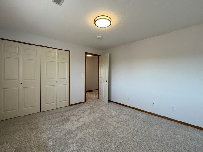 Building Photo - Spacious 4-Bedroom, 2.5-Bathroom Home with...