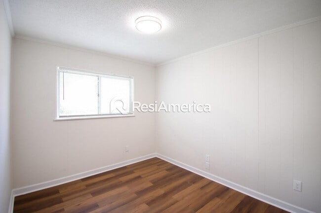Building Photo - Newly Renovated 4 Bedroom home in Grahamwood!