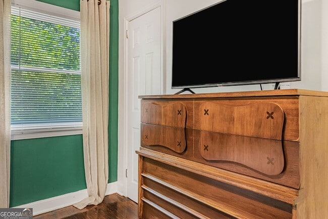 Building Photo - 2100 Cascade Rd