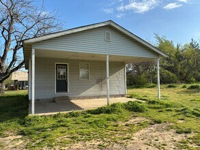 Building Photo - Adorable 2-bedroom 1-bathroom in Lincoln, AR!