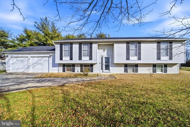 Building Photo - 26 Dover Ln