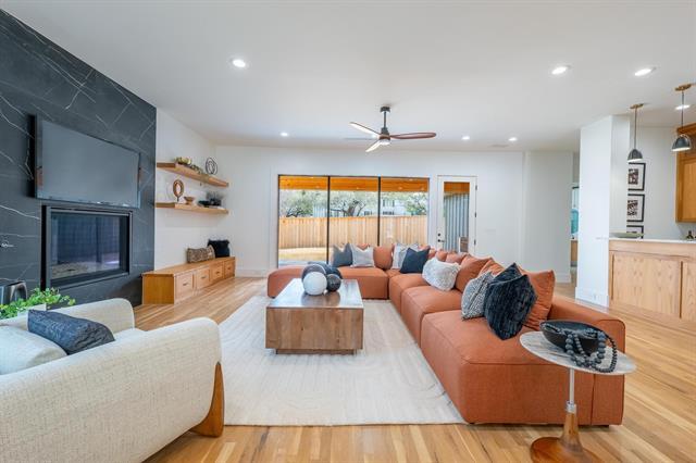 Building Photo - 6988 Bob O Link Dr