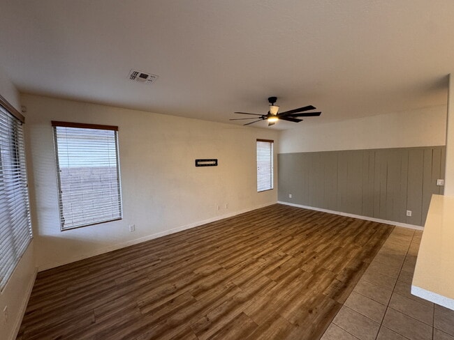 Building Photo - 30031 N Little Leaf Dr