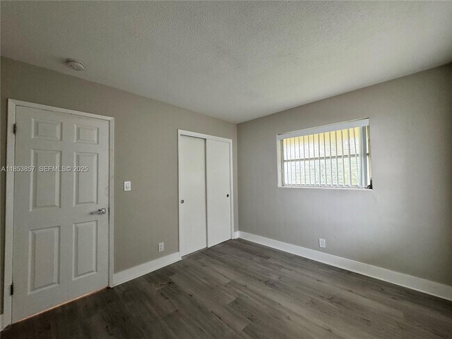 Building Photo - 4317 NE 21st Ave