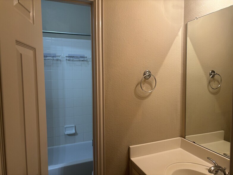 Building Photo - 552 Palomino Way