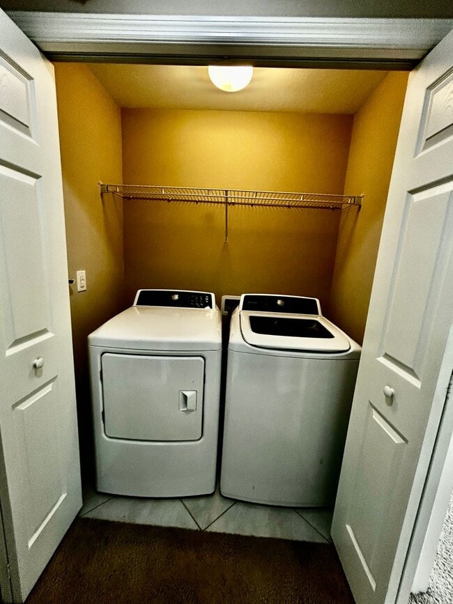 Building Photo - Beautiful 3-Bedroom 2.5 Bath Single-Family Home in Hammock Cove