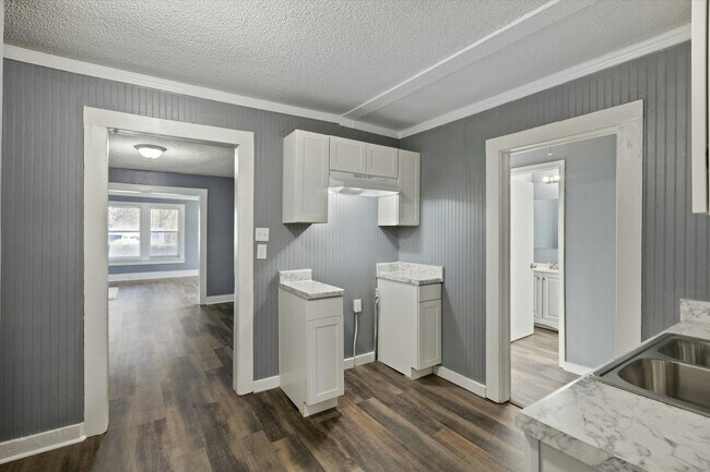 Building Photo - 425 Carpenter St
