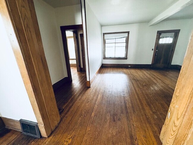Building Photo - 84