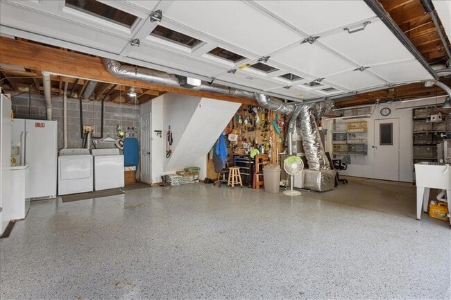 Building Photo - 2660 Windage Dr SW