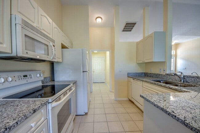 Building Photo - COMING SOON! 3 bedroom 2 bathroom single f...