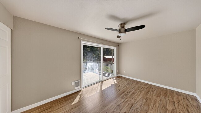Building Photo - 2742 Umatilla Dr