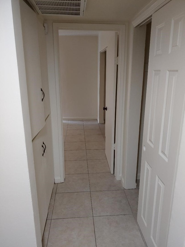 Building Photo - Las Montanas Apartments