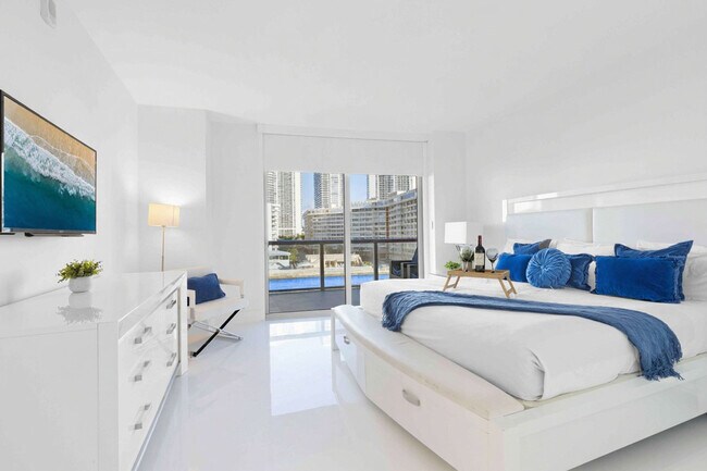 Building Photo - 2602 E Hallandale Beach Blvd