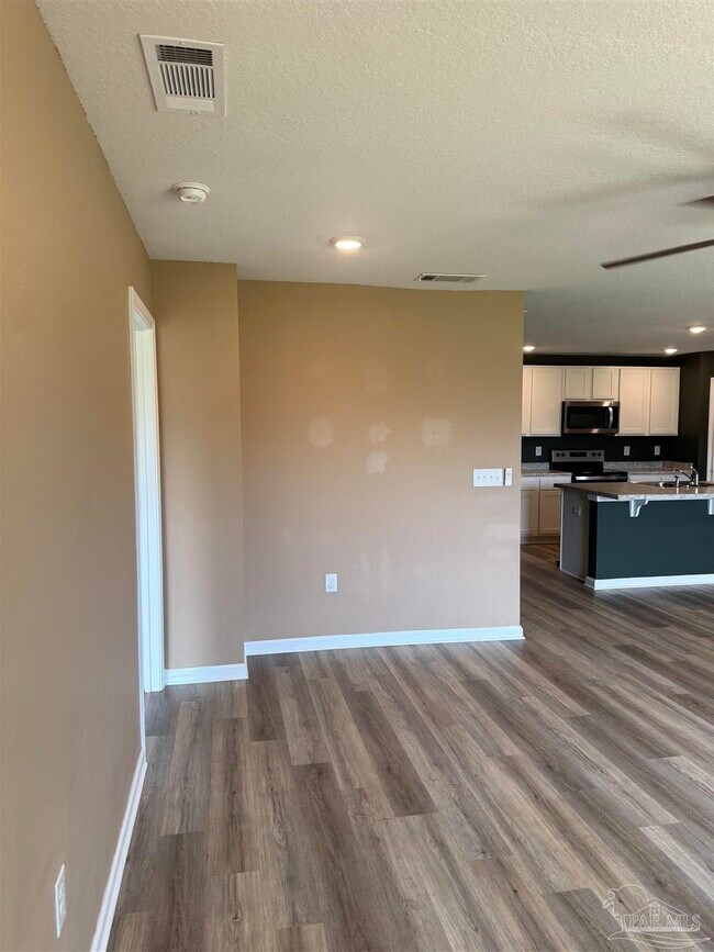 Building Photo - 5462 Peach Dr