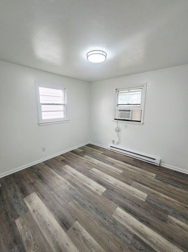 Building Photo - Fresh & Spacious 3BR/1BA – $1,395 – Move-I...