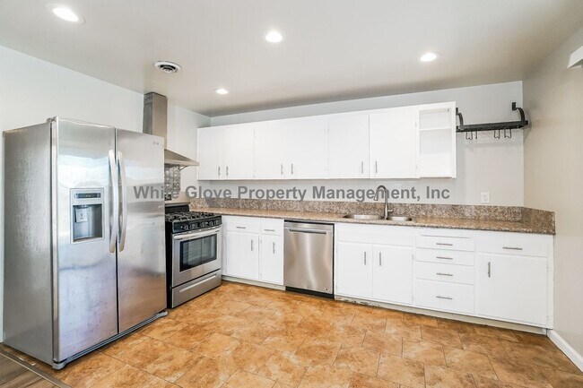 Building Photo - Bright & Spacious 4-Bedroom La Mirada Home