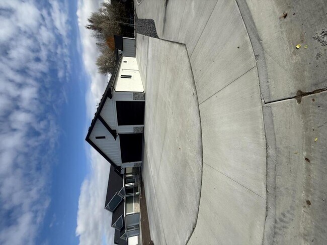 Building Photo - 2104 3125 W