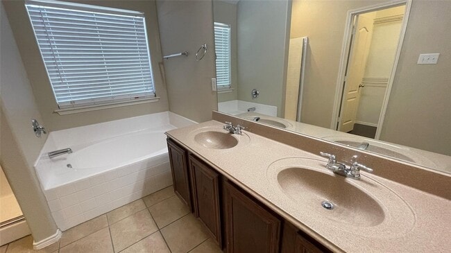 Building Photo - 8131 Tierra Del Sol Rd