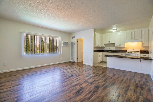 Building Photo - 6546 Sepulveda Blvd