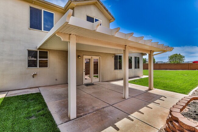 Building Photo - "Spacious 4-Bedroom Retreat with 3,584 Sq ...