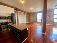 Building Photo - 652 Mateo St