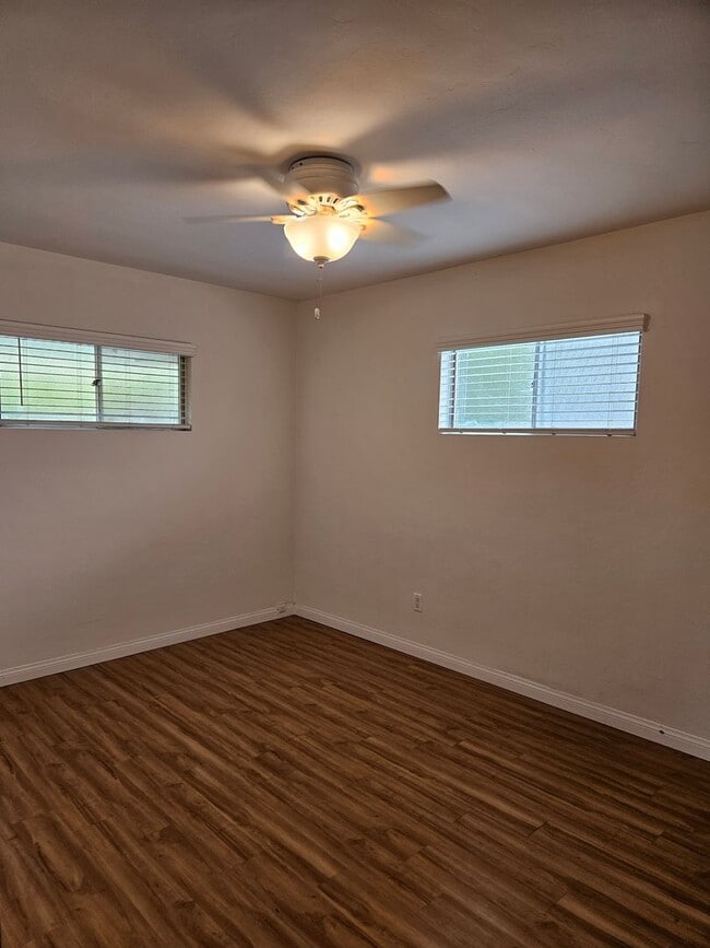 Building Photo - MOVE IN SPECIAL: Charming 2 Bedroom/1 Bath...