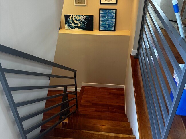 Building Photo - 425 11th St