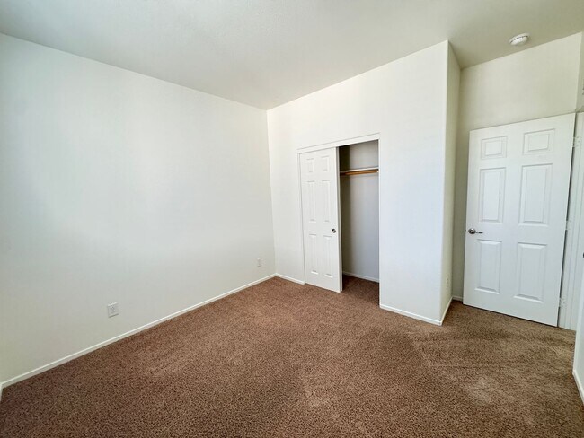 Building Photo - 6208 Yankee Spring St