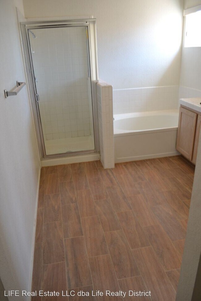 Building Photo - 4 br, 2.5 bath House - 8325 Maple Star