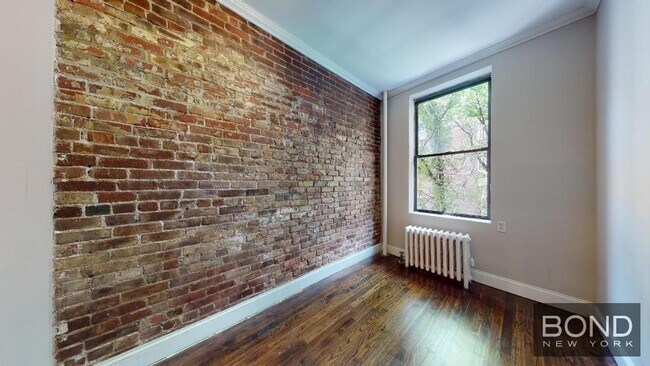 Building Photo - 724 Tenth Avenue