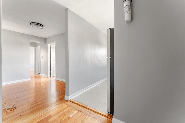 Building Photo - 836 Jersey Ave