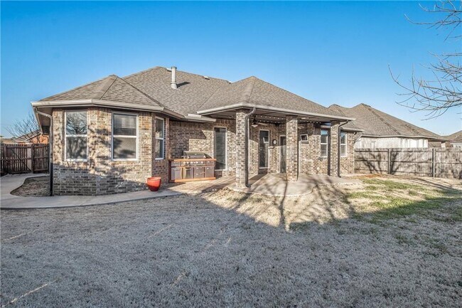 Building Photo - 1704 NW 164th Cir