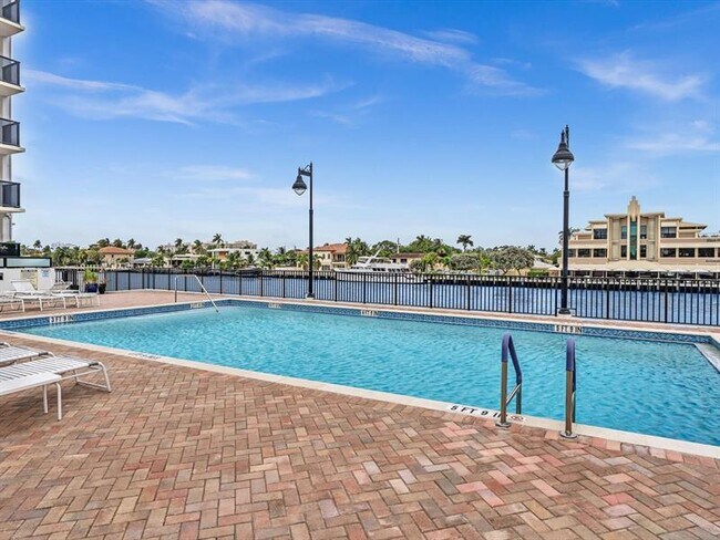 Building Photo - 5100 Dupont Blvd