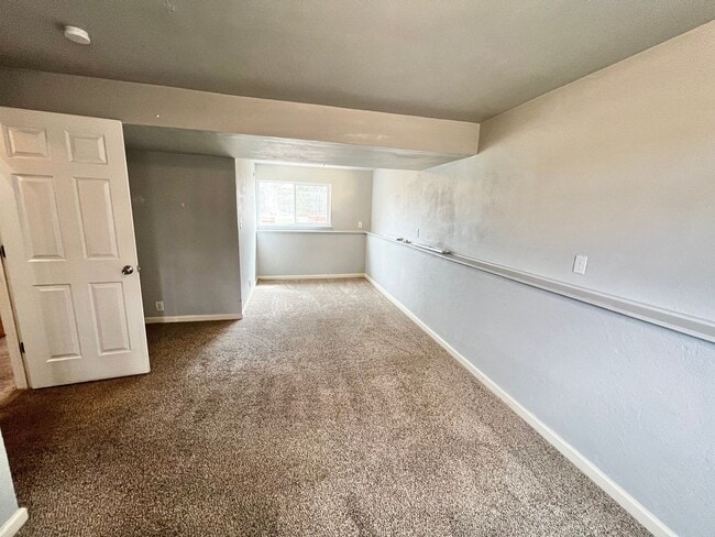 Building Photo - New on the Market! Charming 3-Bed, 1.5-Bat...