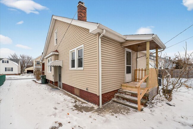 Building Photo - 10608 Wadsworth Ave