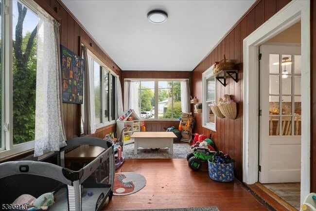 Building Photo - 21 Munson St