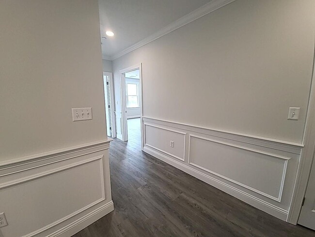 Building Photo - "Spacious 2-Bed, 2-Bath Gem in Medford - 1480 Sq Ft of Comfort Awaits!"