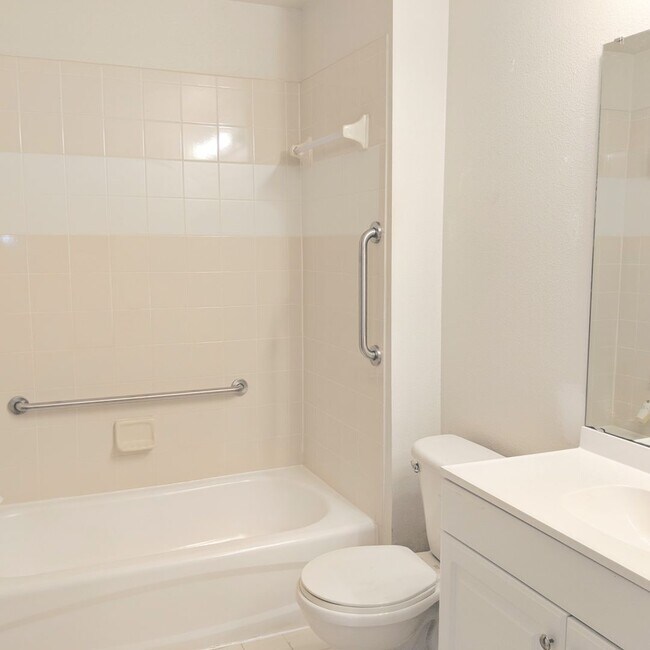 Building Photo - 1 bedroom, 1 bathroom condo for rent in The Preserve