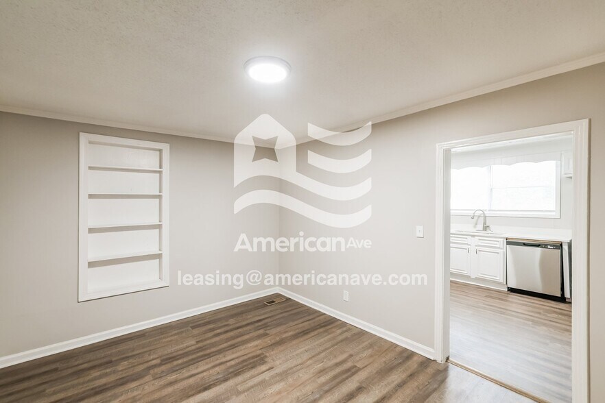 Building Photo - 2510 4th St E